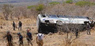 Volcadura de autobús turístico en Nayarit deja 11 muertos y al menos 16 lesionados