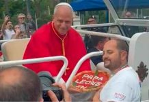 #VIDEO Papa León XIV recibe pizza napolitana creada en su honor en Italia