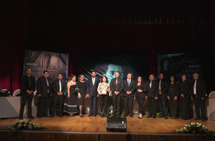 Octavio Ocampo acompaña entrega de la Presea “General Lázaro Cárdenas del Río” al Instituto Tecnológico de Jiquilpan
