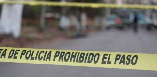 Sujeto de 25 años asesina a tiros a sus padres y deja en estado crítico a su bebé de 7 meses