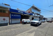 Hombre muere al caer de lo alto de un negocio de chiles y semillas, en la Central de Abastos de Morelia
