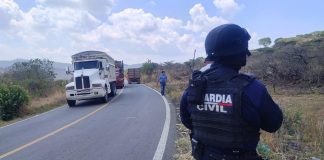 Restablece Guardia Civil libre tránsito tras bloqueo carretero en Cotija