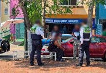Paramédicos de Rescate y Policía Morelia auxilian a un herido en riña