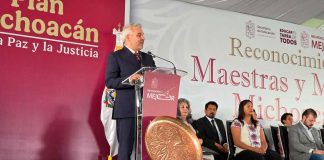 Bedolla celebró a los maestros de Michoacán en su día, entregó cerca de 200 millones pesos en premios y estímulos