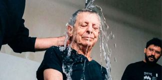 César Bono se bautiza como cristiano a los 75 años y pide por su salud