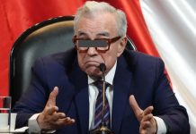 Hacienda congela cuentas de Rubén Rocha Moya y nueve funcionarios más