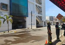 Sujetos armados atacan a balazos una clínica y queman un auto en Culiacán