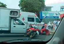 Moto y camioneta chocan en Calzada Ventura Puente; hay un herido