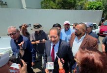 Leonel Godoy comparece ante la FGE por caso Carlos Manzo; afirma que su testimonio aporta poco