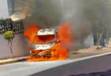 Se registra incendio de camioneta en la colonia Balcones de Santa María, Morelia