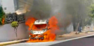 Se registra incendio de camioneta en la colonia Balcones de Santa María, Morelia