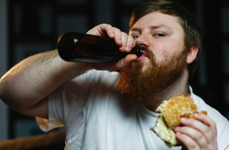 Tratamiento contra obesidad reduce alcoholismo, según estudio