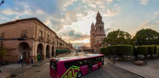 Proyecta Bedolla ampliación de la ruta del Morebús hasta el Mercado Independencia