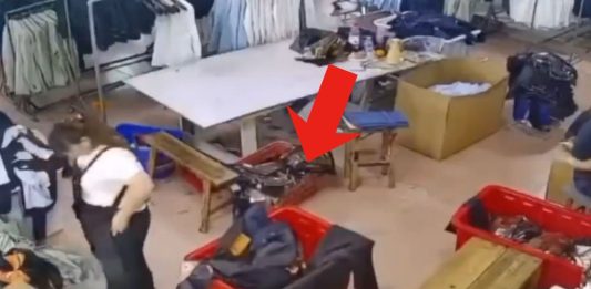 #VIDEO // Madre accidentalmente asfixia a su hijo en fábrica textil en China