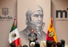 Enrique Ramírez Villalón recibe presea “Generalísimo Morelos”