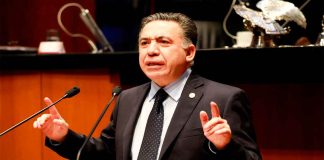 Enrique Inzunza pide licencia al Senado tras “embestida mediática”