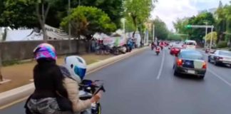 #Video || Motociclista dispara al aire en Paseo de la Reforma frente a instalaciones de la FGR; video genera alerta en redes