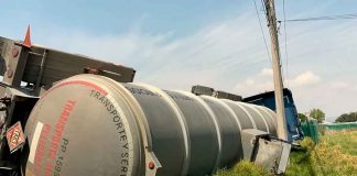 Fuerte movilización por volcadura de pipa con turbosina en Tula de Allende