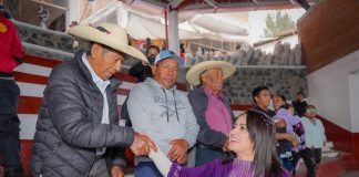 Desde Janitzio, Gladyz Butanda escucha a pobladores para construir agenda territorial