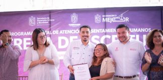 Después de 18 años, 117 familias de Yurécuaro reciben sus escrituras gratuitas
