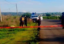 Abandonan ejecutado junto con un narcomensaje, en Tangamandapio