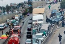 #VIDEO // Tráiler embiste a más de 30 vehículos en el bulevar Lázaro Cárdenas; reportan múltiples heridos