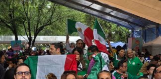 Sin importar la lluvia la afición de la Selección Mexicana se reúne en el Jalo Futbolero