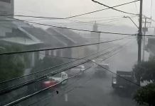 #VIDEO // Aguacero, rayos y fuertes vientos, en Uruapan