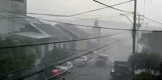 #VIDEO // Aguacero, rayos y fuertes vientos, en Uruapan