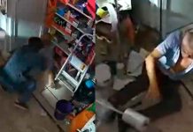 #VIDEO // Captan violento asalto a abuelito dentro de su tienda de abarrotes en Jardines de la Cruz en Guadalajara