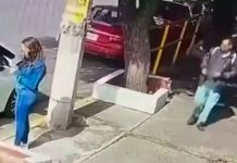 #VIDEO // Captan violento asalto a una mujer frente a secundaria en Guadalajara