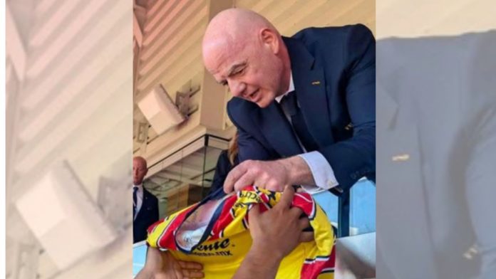 Aficionado del Atlético Morelia lleva hasta Infantino