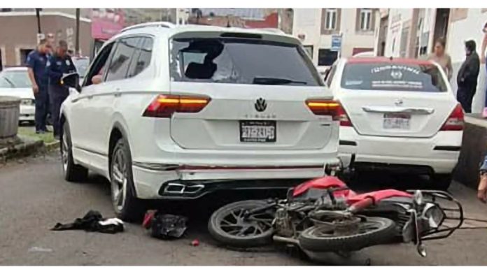 curre choque de moto contra camioneta en el centro de Morelia