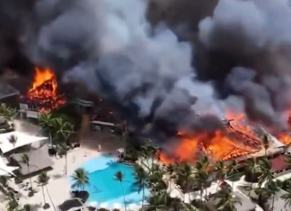 #VIDEO // El paraíso se convirtió en emergencia: incendio obliga a evacuar a miles en hotel de lujo