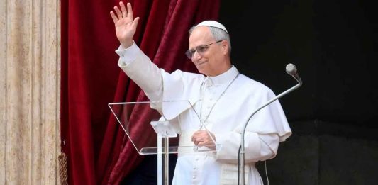 El Papa León XIV pide parar la polarización y crítica el rearme