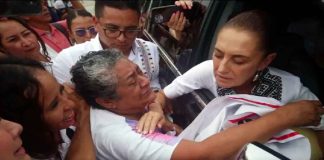 #VIDEO // “Ayúdeme a encontrarla”: madre de Roxana Guzmán intercepta a Sheinbaum para pedir apoyo