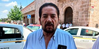 Taxistas vuelven a manifestarse ante la falta de entrega de cajones