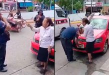 #VIDEO // Adulta mayor confronta con un machete a policías para evitar que le quiten su placa en Chiapas
