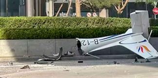 Avioneta se estrella contra el rascacielos más alto de Pekín; muere el piloto y 13 personas resultan heridas