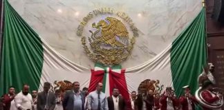 #Video || Narcocorrido irrumpe en el Congreso de Michoacán y desata polémica