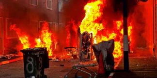 La ultraderecha aumenta sus protestas violentas en Belfast