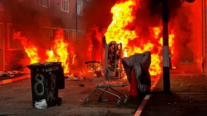 disturbios-protestas-ultraderecha-belfast-reino-unido-violencia