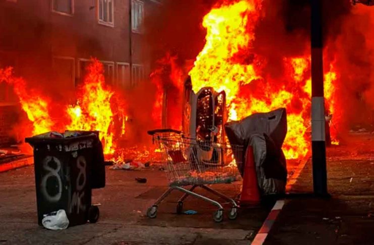 La ultraderecha aumenta sus protestas violentas en Belfast