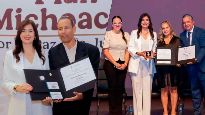 gabriela-molina-entrega-medallas-docentes-michoacan