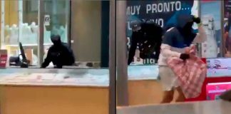 #VIDEO // Hombres armados atracan joyería a mazazos dentro de un centro comercial en España