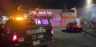Balean a conductor que esperaba dentro de su auto afuera de pizzería en Jalisco