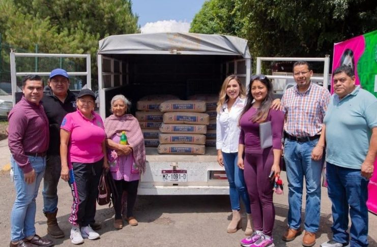 Más de 200 familias de Salvador Escalante reciben apoyo para mejorar sus viviendas: Dayana Pérez