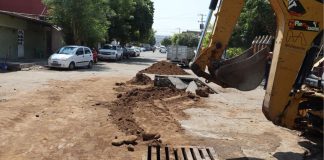 Gobierno de Apatzingán atiende de manera inmediata socavón en la colonia Babilonia.