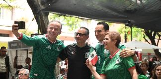 Carlos Soto vive la fiebre mundialista con los zamoranos en la plaza principal