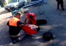Motociclista resulta lesionado tras choque contra camioneta en Huétamo